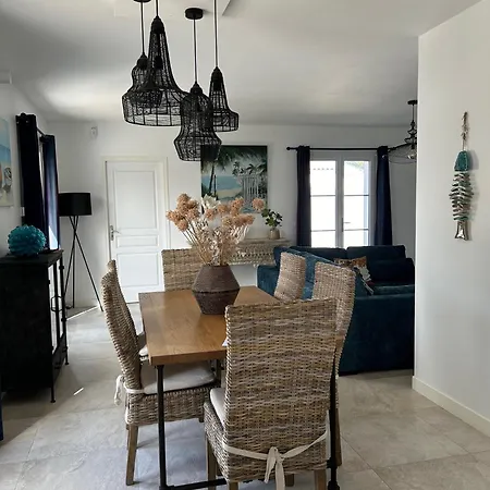 Semesterbostad Clara, 600m De La Mer, Piscine *